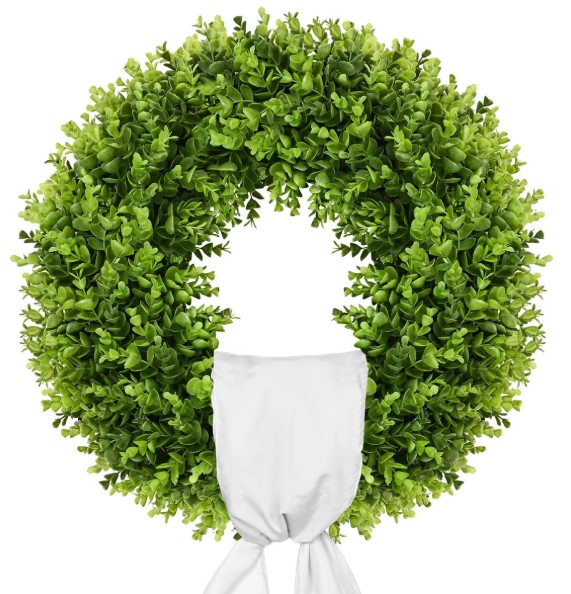 Boxwood Wreath With a Twist