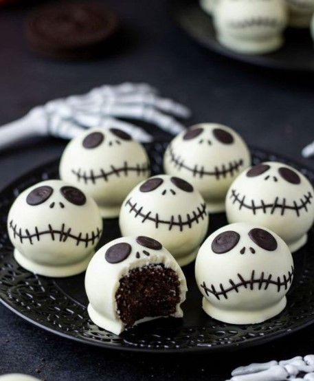 Skeleton’s Sweet Treat